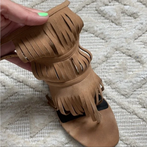 GUCCI Becky Suede Fringe Thong Sandals in Tan Color